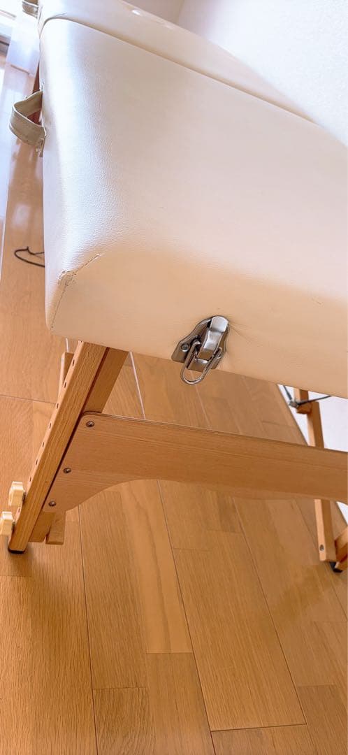 折りたたみマッサージベッド クリーム色 - メルカリ