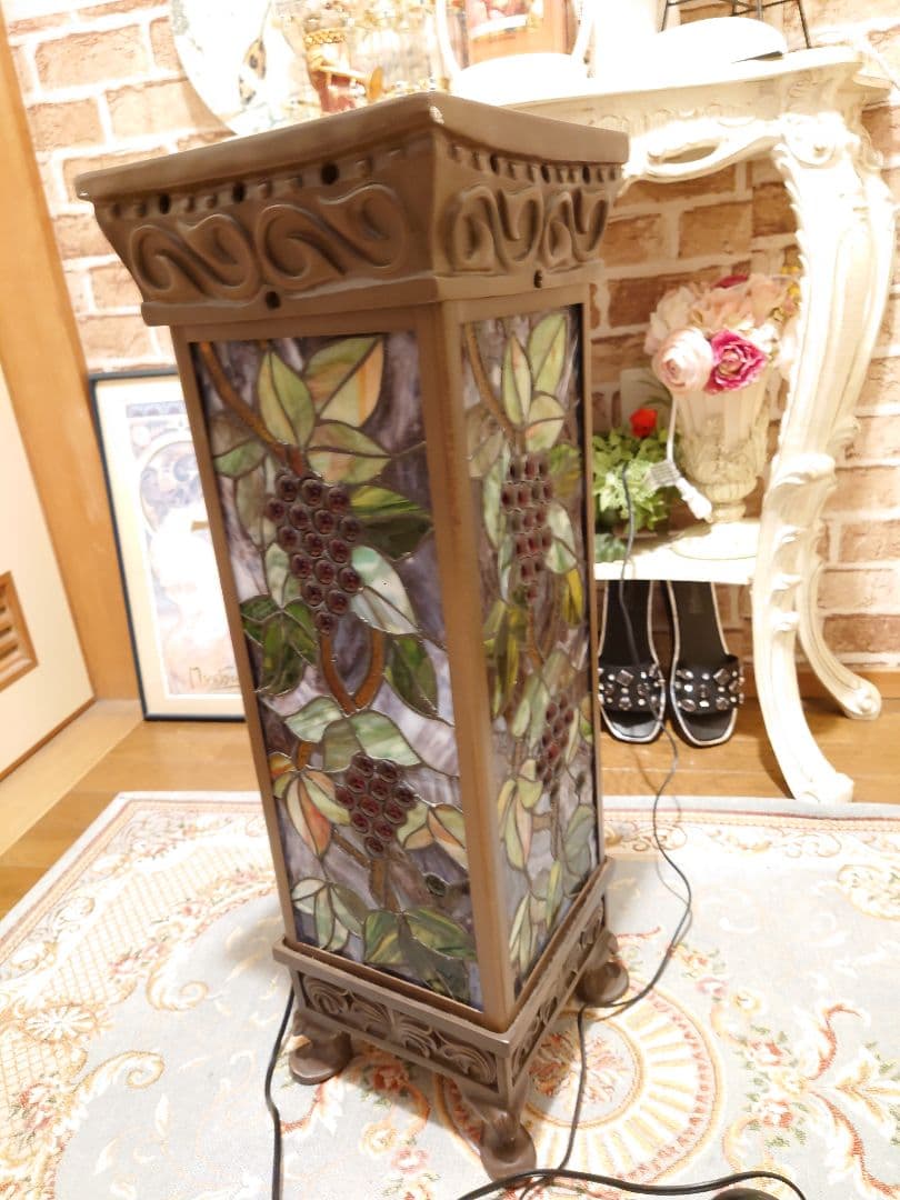 ステンドグラス　ランプ