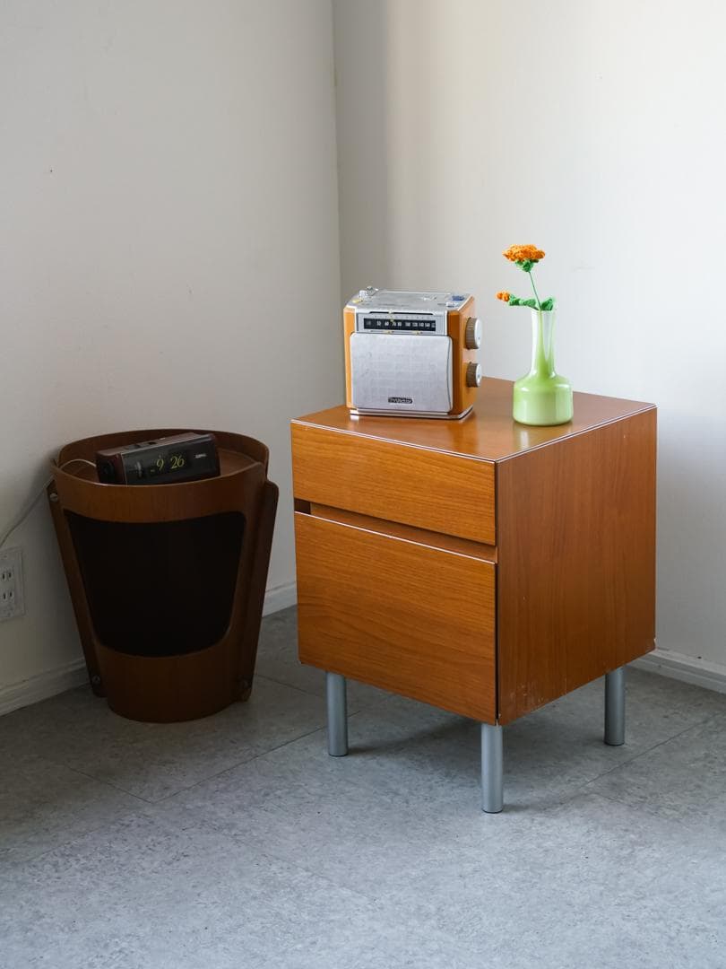 ヴィンテージ キャビネット/サイドテーブル 収納 ミッドセンチュリー