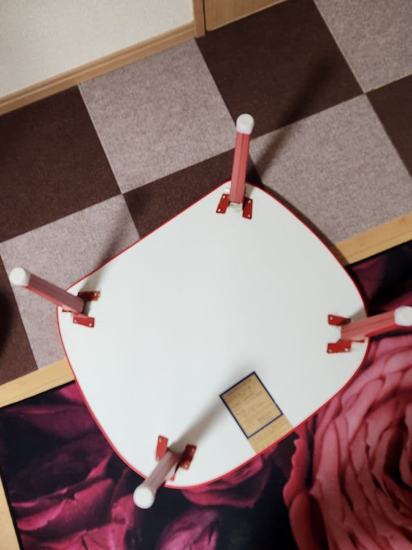 激レア1992年　ハローキティ　ダイカットテーブル