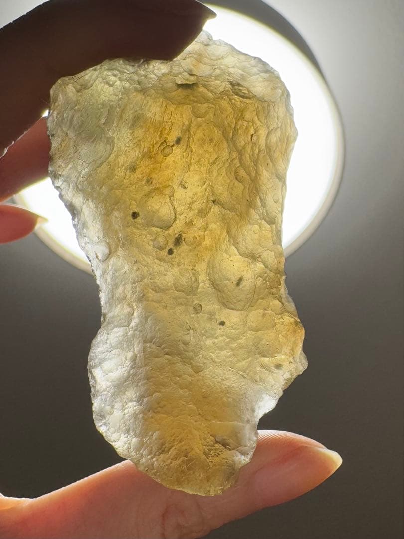 ブラック　リビアングラス　原石 83.9g クリストバライト内包