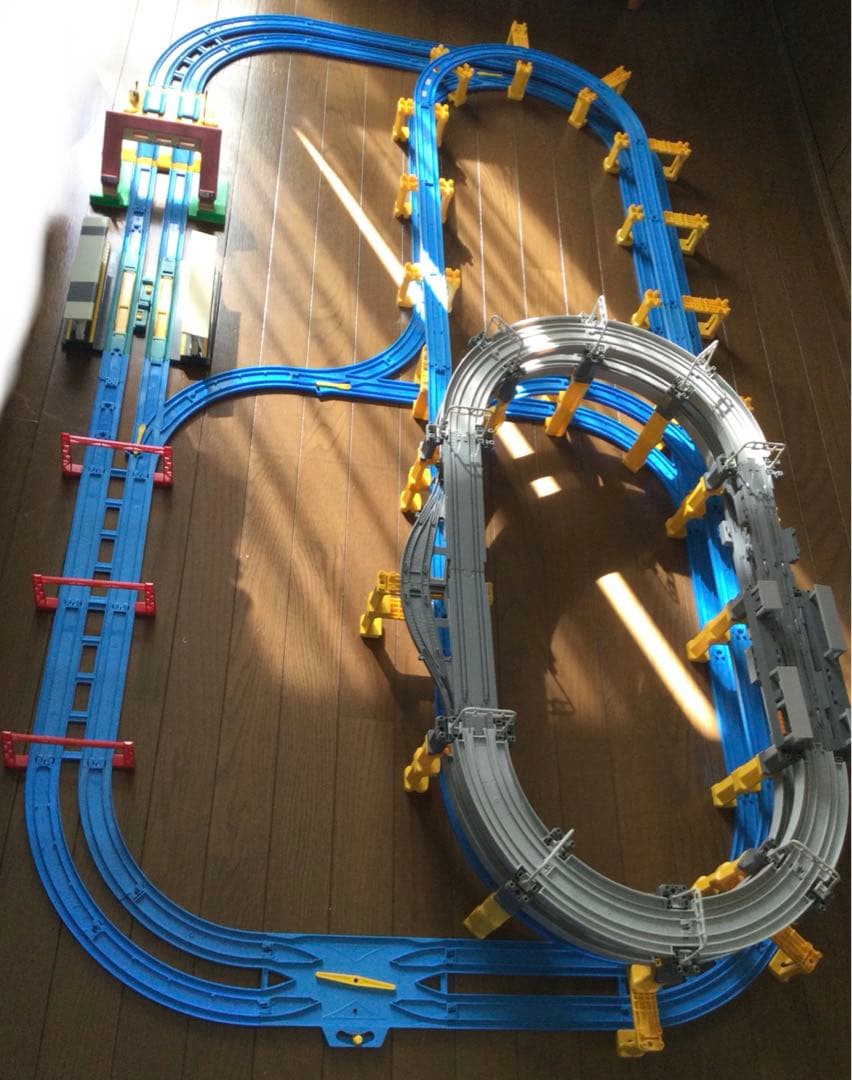 プラレール線路 アドバンス対応 複線高架レイアウト - メルカリ