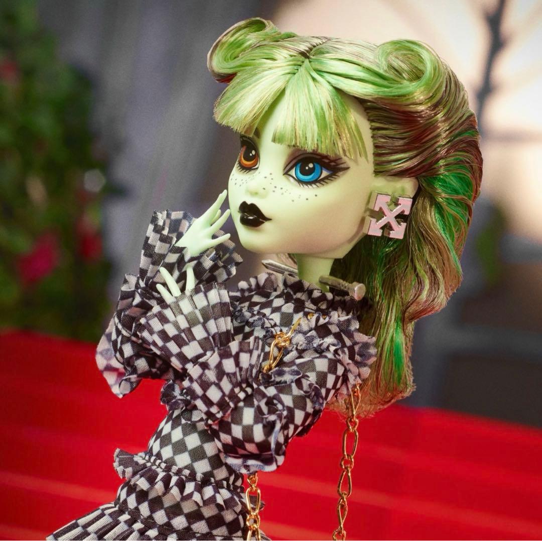 Off-White x Monster High Harmonie Ghoul - メルカリ