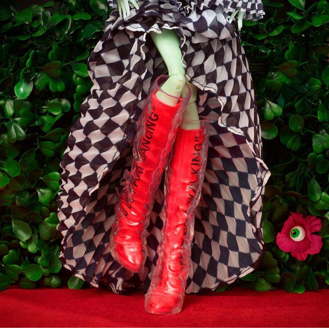 Off-White x Monster High Harmonie Ghoul - メルカリ