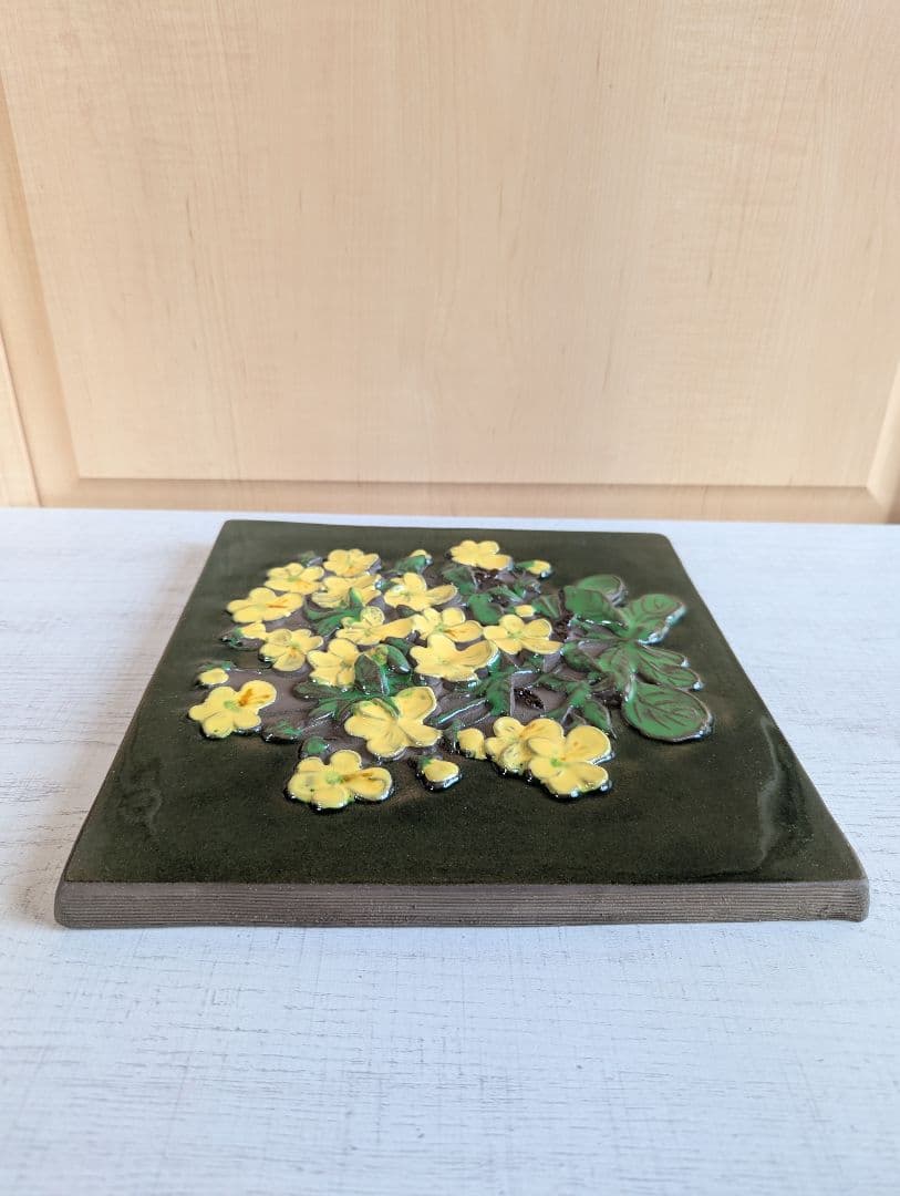 北欧 ヴィンテージ ジイガントフタ イエローのビオラ♪ 陶板 大きめ