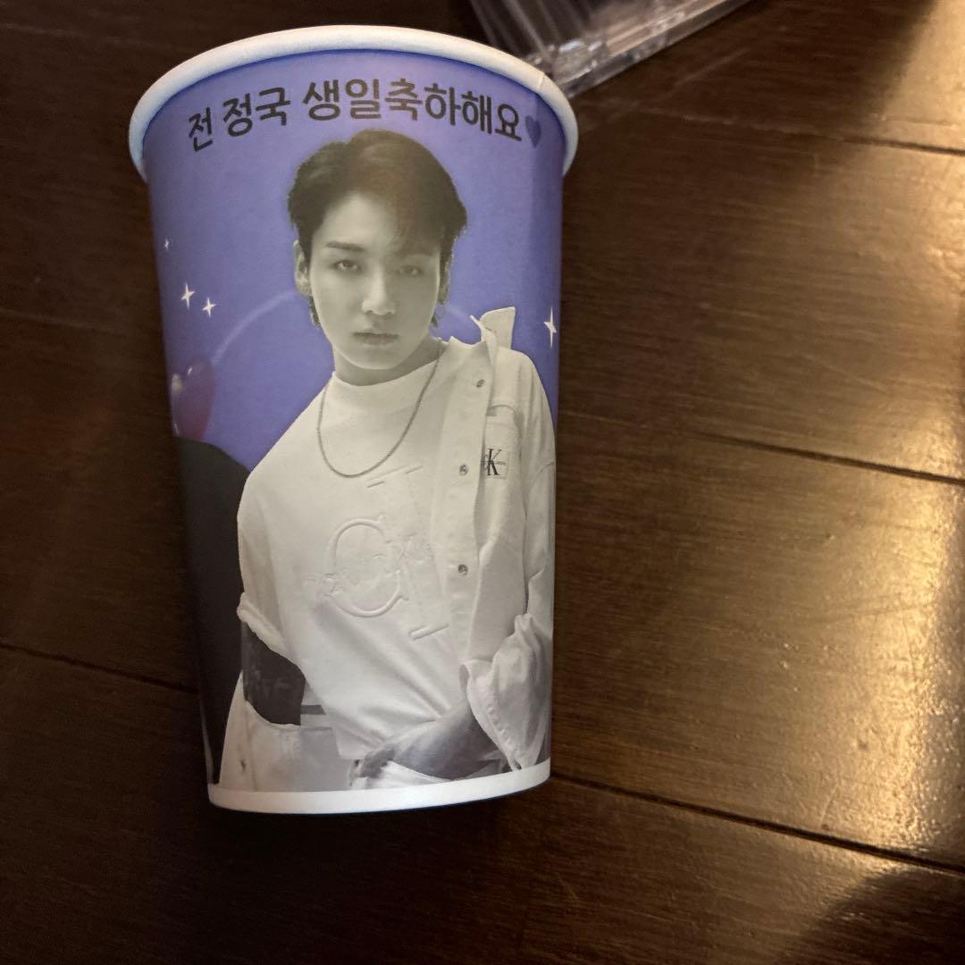 K-POPアイドル フォトブックとカップセット - メルカリ