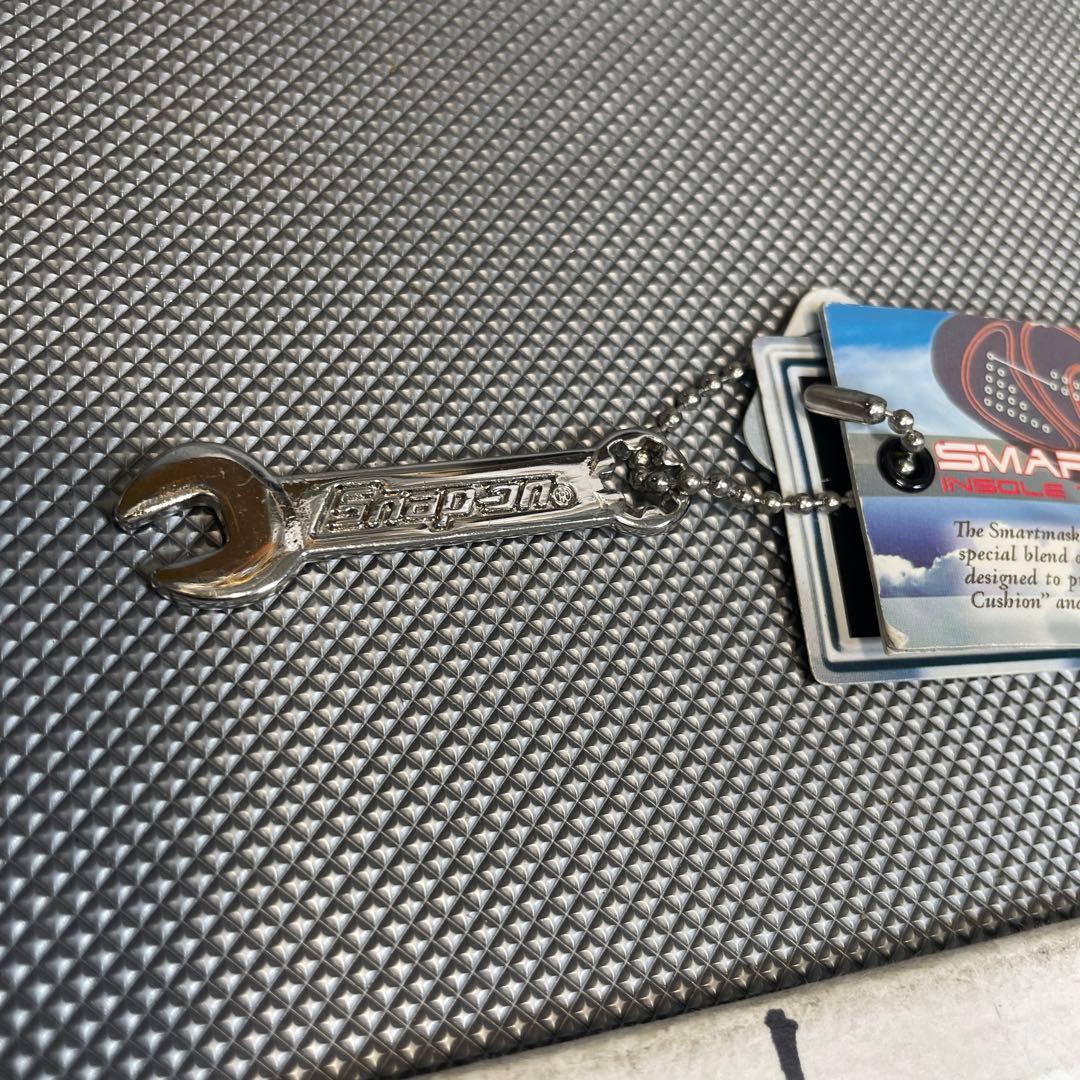 スナップオン キーホルダー2点 バッチ ホテルラスベガスのピンバッチ