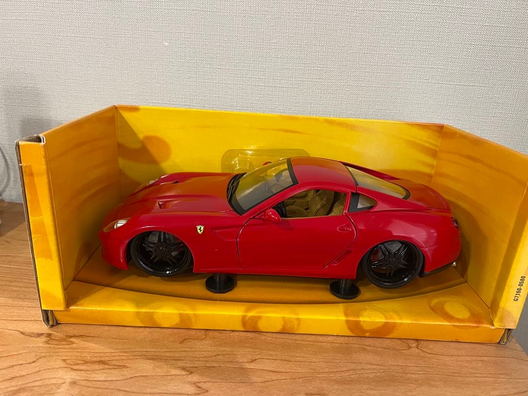 Ferrari 599 GTB Fiorano ミニカー 1/18