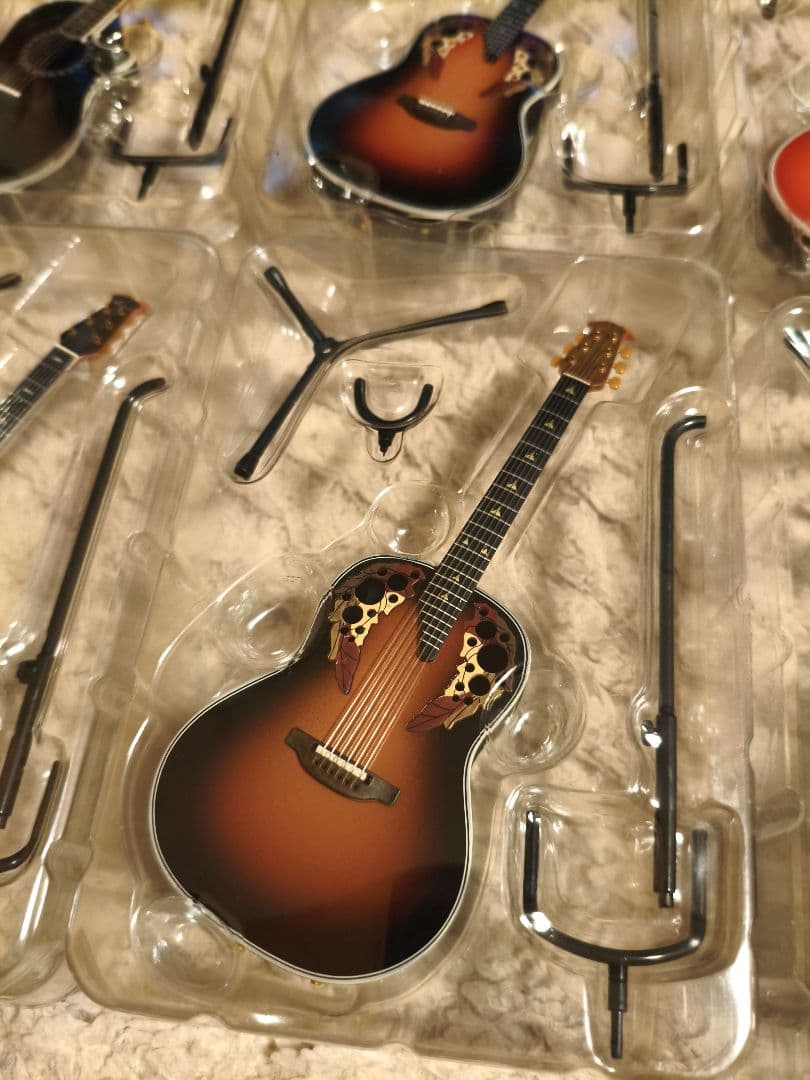 Ovation 1/8スケール フィギュア　オベーション ギター 8個セット