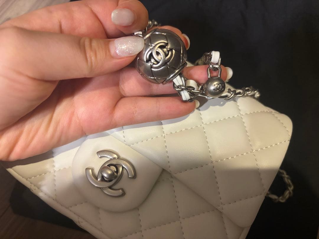 CHANEL ホワイト キルティング ショルダーバッグ ノベルティー