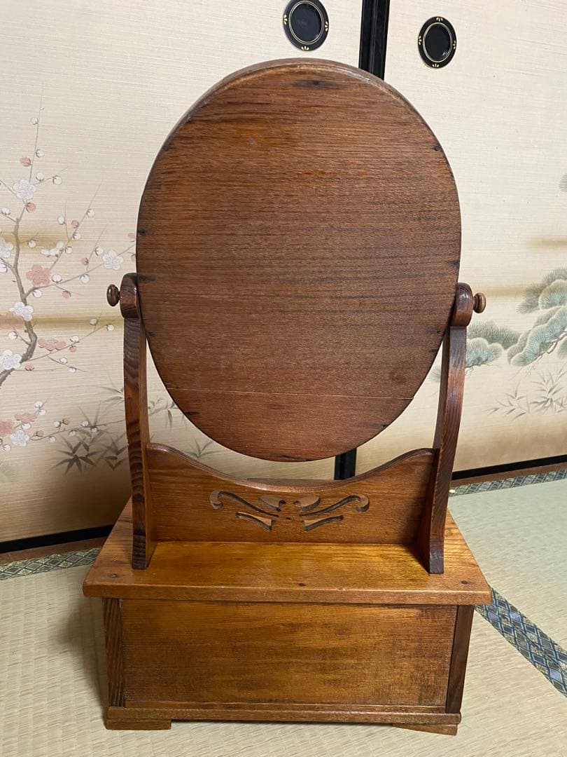 国宝に出てくる昭和レトロな姫鏡台