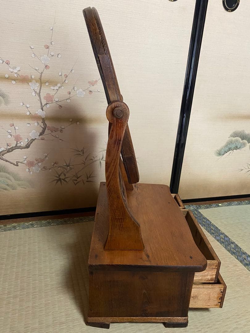 国宝に出てくる昭和レトロな姫鏡台