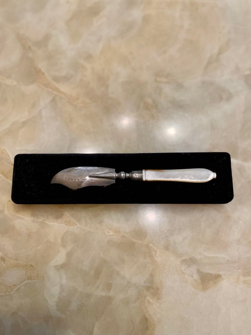 気まぐれセール中❣️純銀製✨マザーオブパール　バターナイフ
