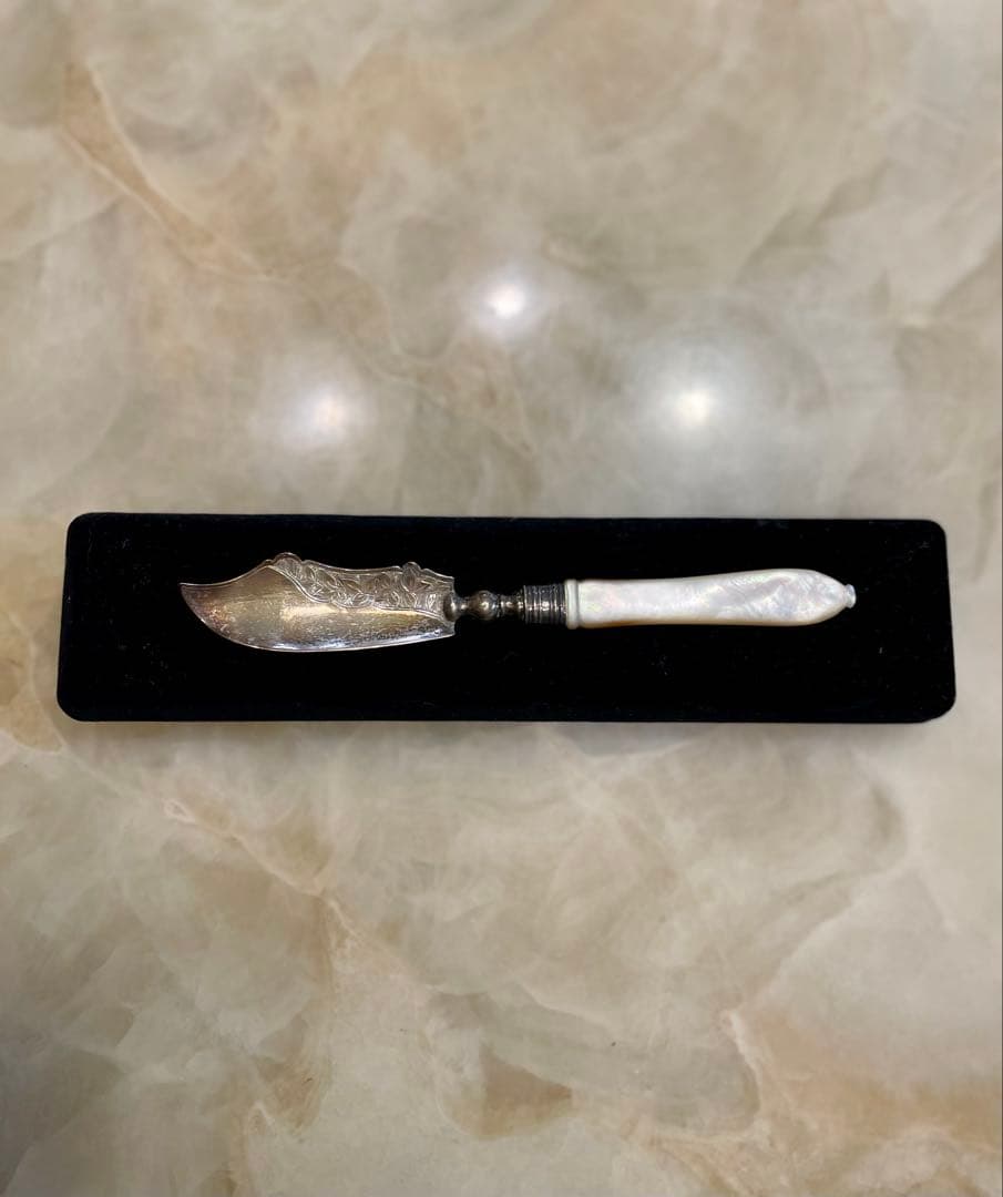 気まぐれセール中❣️純銀製✨マザーオブパール　バターナイフ
