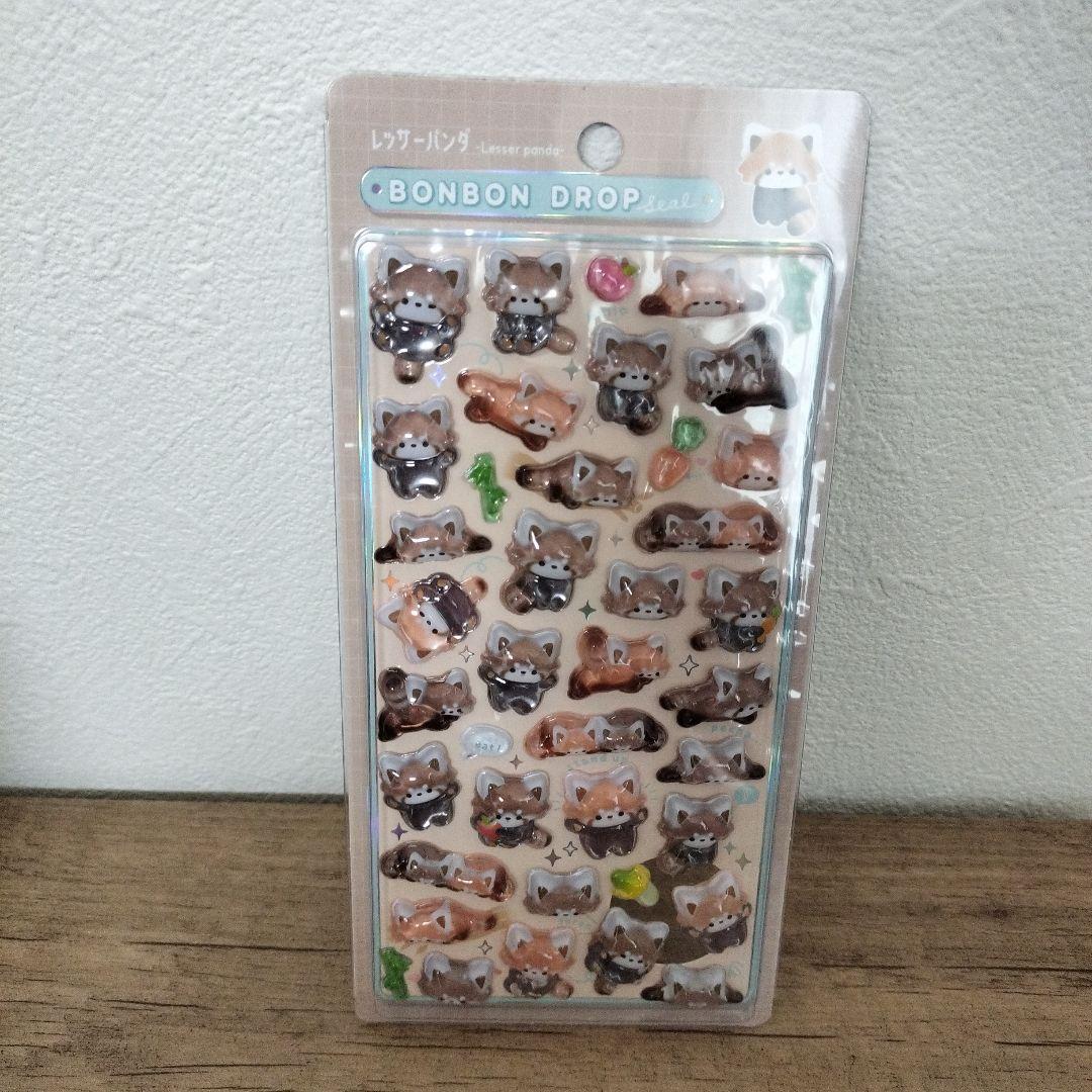 即購入可】ボンボンドロップシール レッサーパンダ - メルカリ