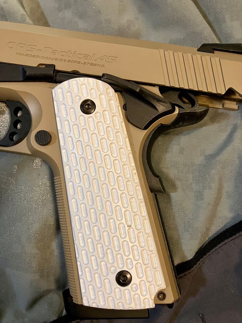 東京マルイ　ガスブロハンドガン　デザートウォーリア　スペアマガジン付き中古