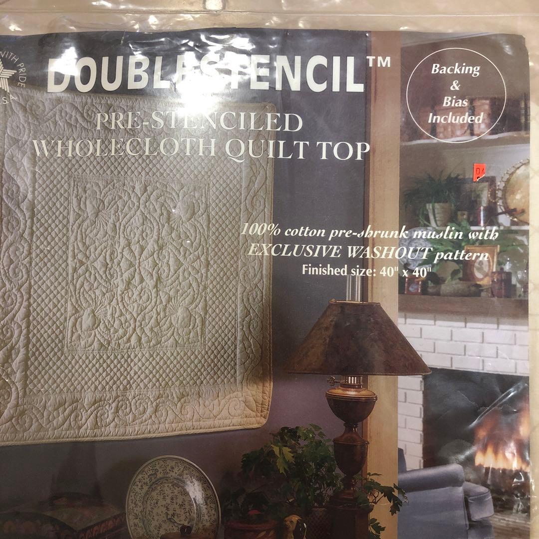 ダブルステンシル付き布キルトトップとバッキング