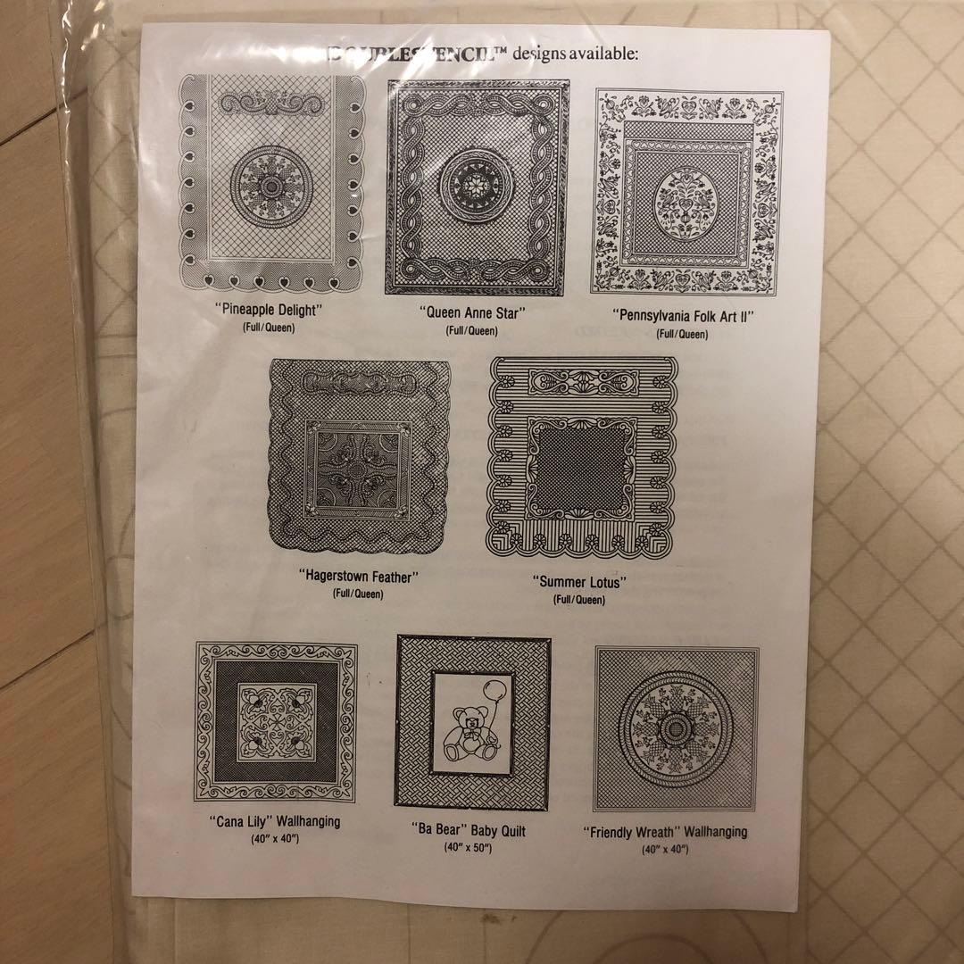 ダブルステンシル付き布キルトトップとバッキング