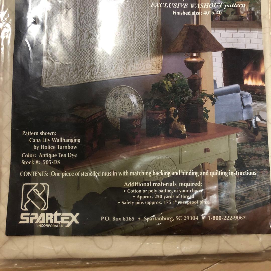 ダブルステンシル付き布キルトトップとバッキング