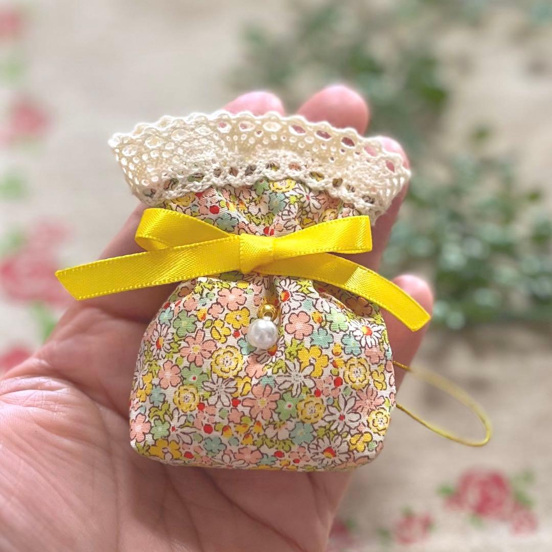 No.2304-32 ミニストラップサシェ 香り袋 春の小花柄＊パール⑨