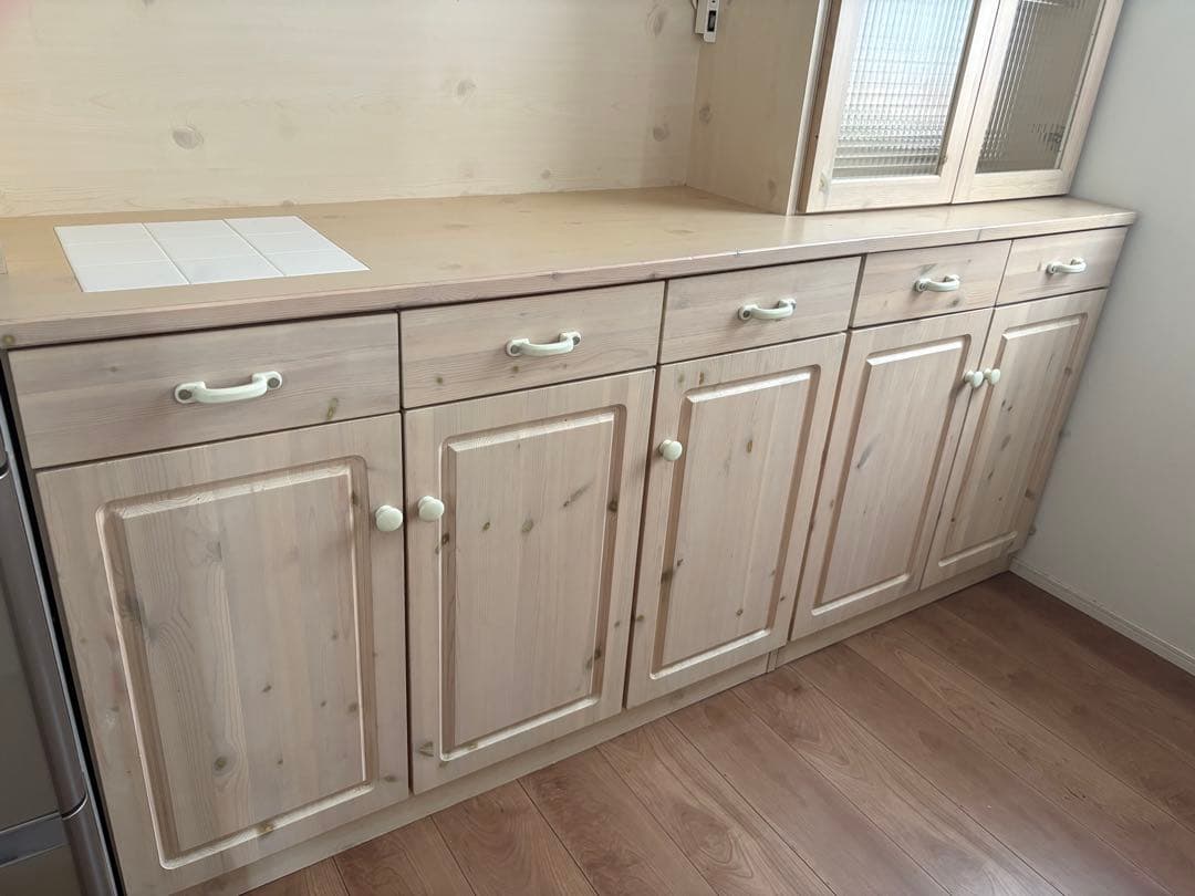 左側］北欧パイン無垢材 フレンチカントリー 食器棚 カップボード 送料