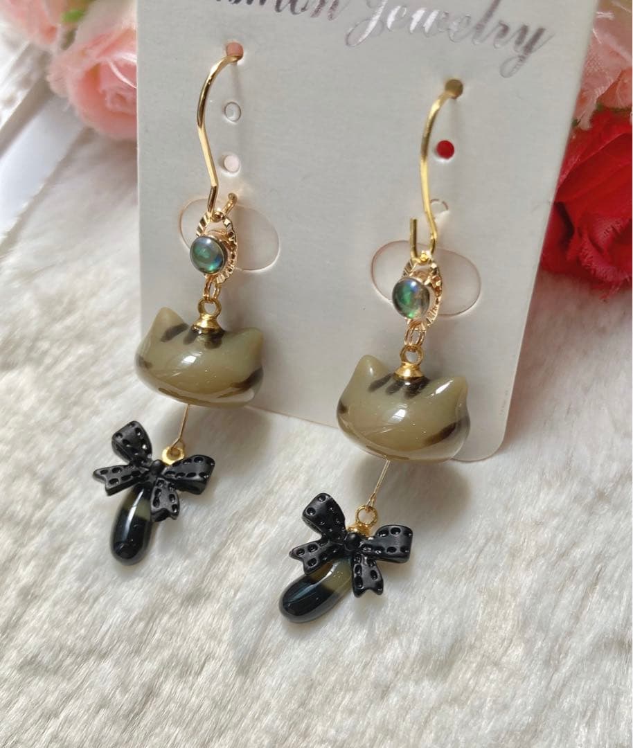ちまっと♡トラ猫ちゃん風　しっぽゆらゆら♡ピアス/イヤリング✩*॰¨