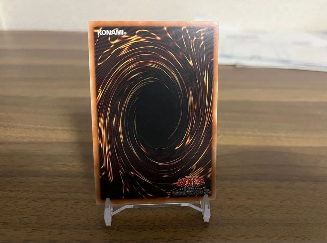 青眼の白龍、真紅眼の黒竜、ブラックマジシャン25thアジア3枚セットになります。