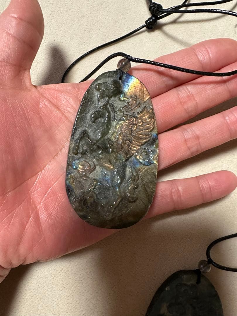 ラブラドライト　カービング　彫刻　ユニコーンネックレス