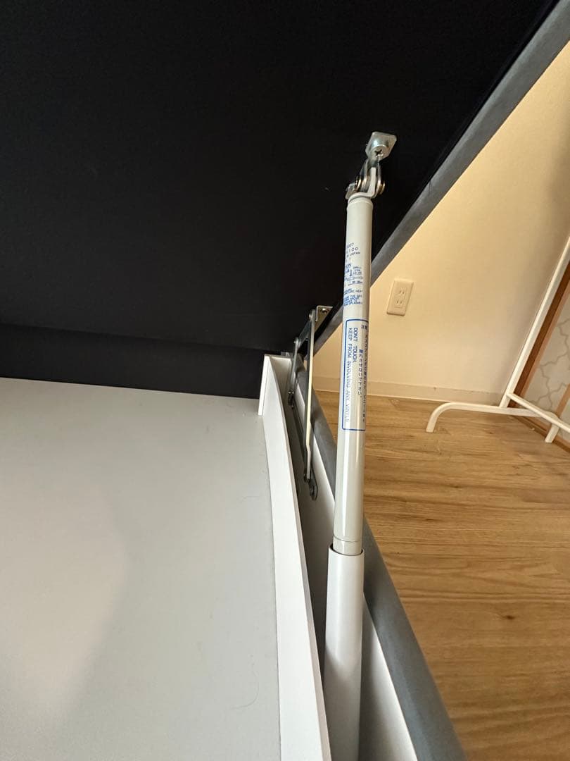 7/15迄出品【最終値下げ・送料込み】セミダブル収納付きベッド マットレス付