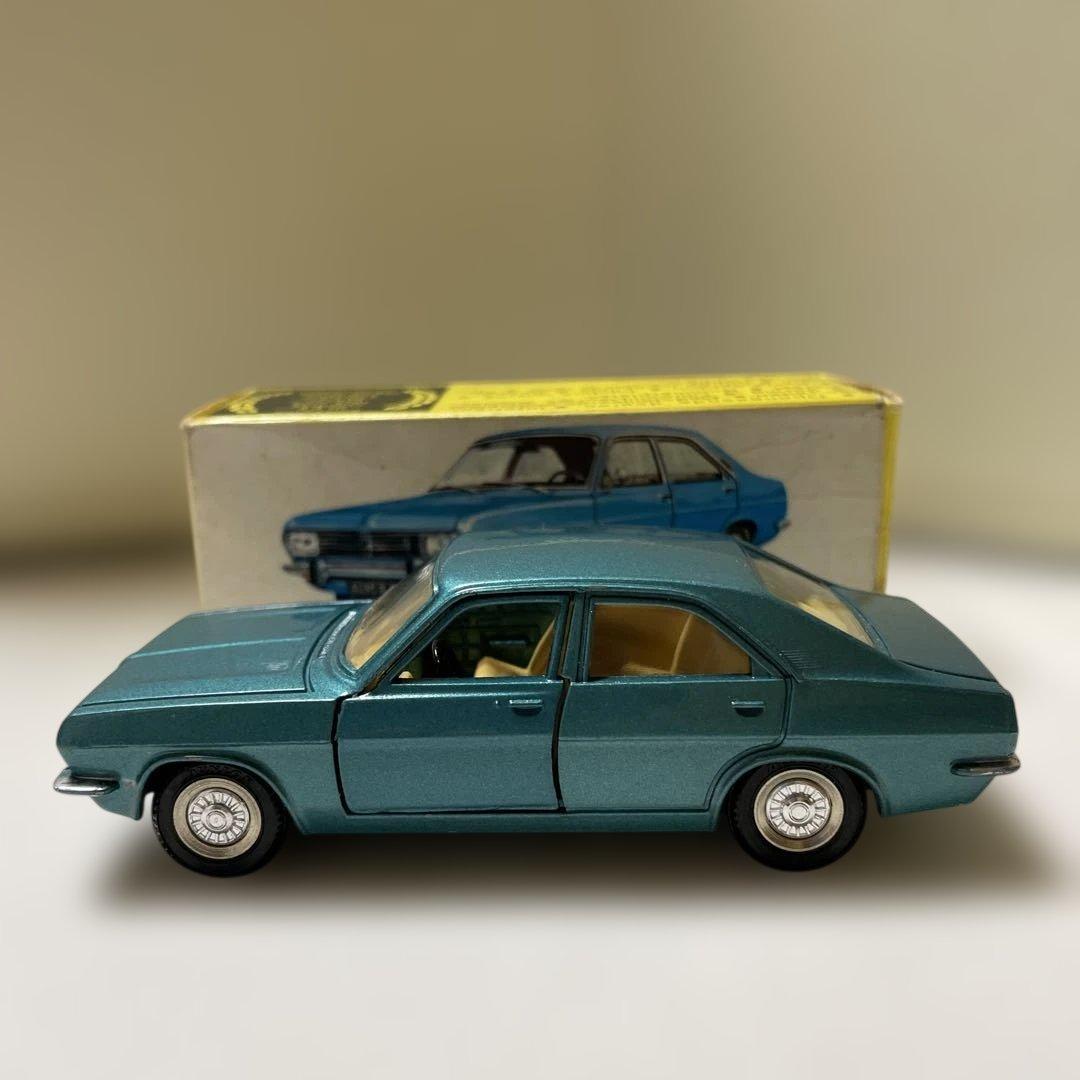 フランスディンキー（France DINKY ）クライスラー 180