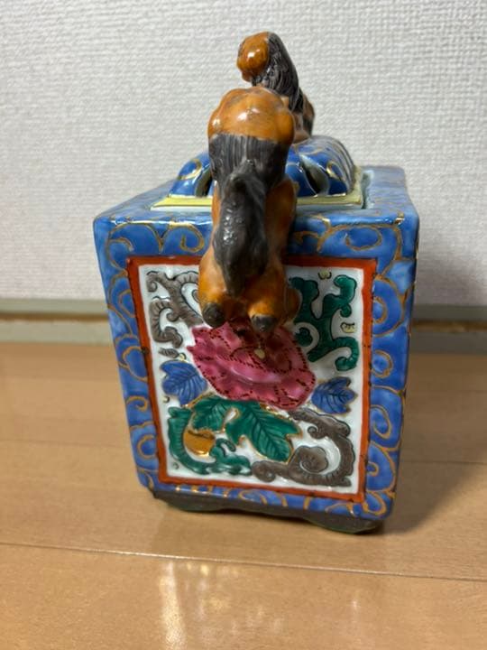 271 九谷焼　金彩赤絵　獅子四角香炉　古美術品　時代物