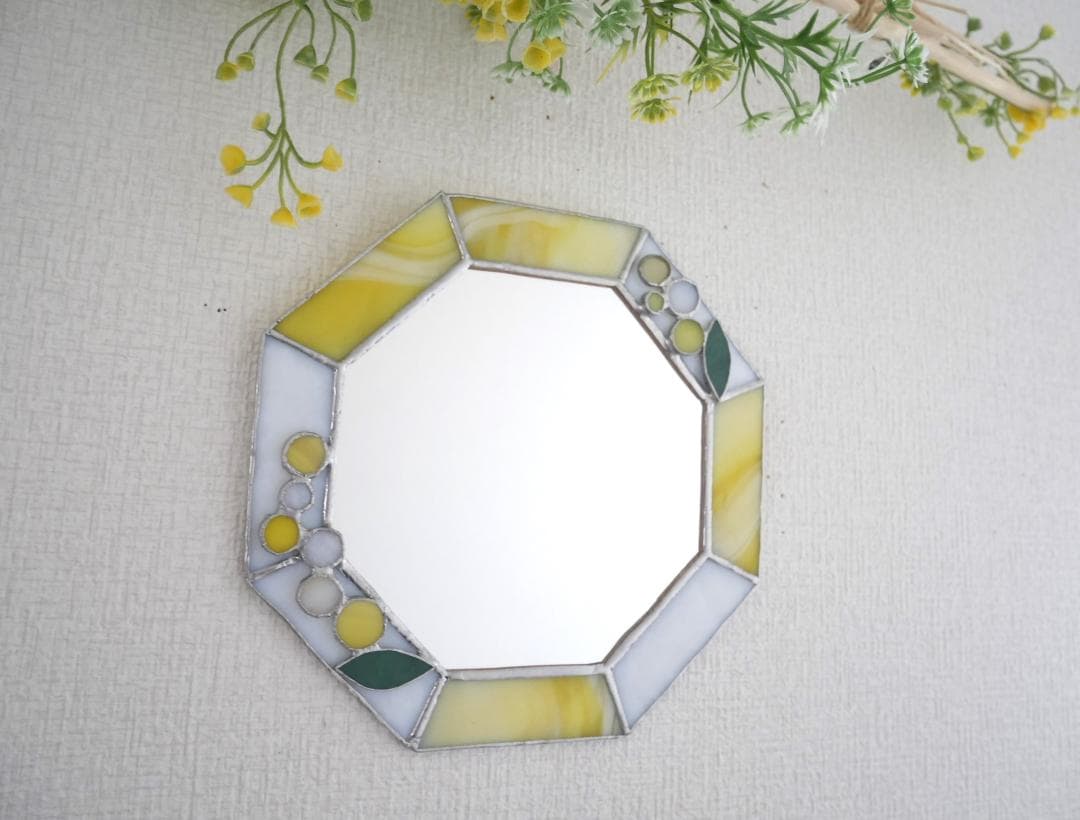 *✴︎:.。.:ミモザの八角形の鏡　(20size/Max21)　ステンドグラス