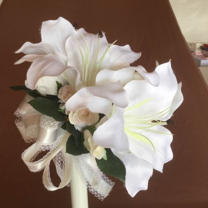アートフラワーブーケカサブランカとブートニア