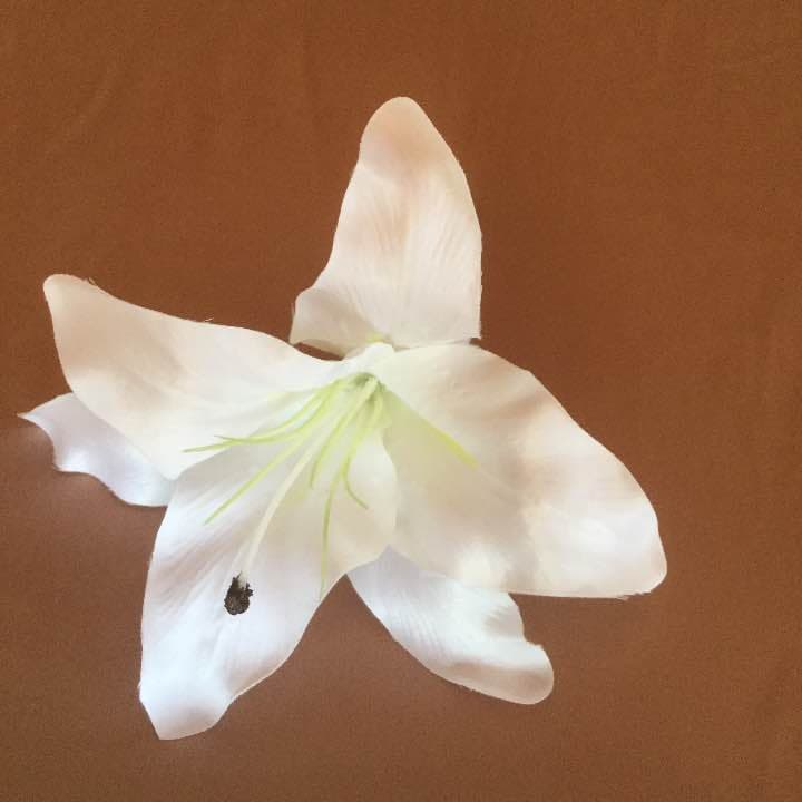 アートフラワーブーケカサブランカとブートニア