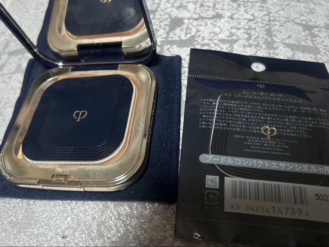 あちお様⬜️クレ•ド•ポーボーテ プードルコンパクトサンシエルn フェイスパウダー