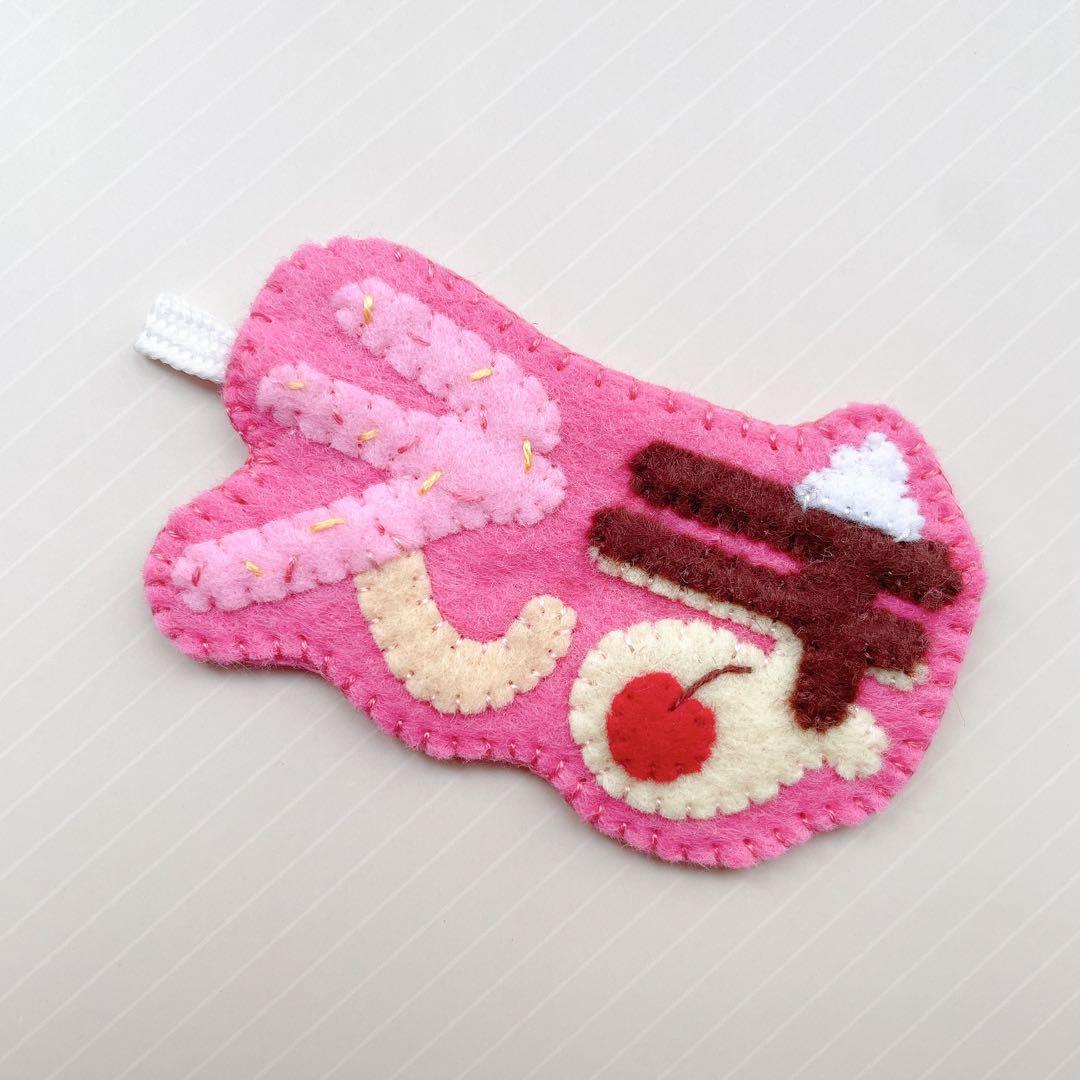 ハンドメイド】フェルト お名前キーホルダー ひらがな - メルカリ