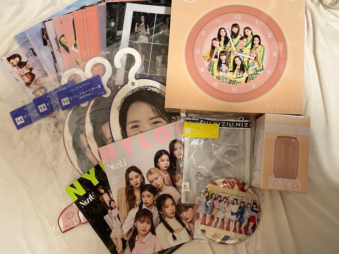 NiziUグッズまとめ売り - メルカリ
