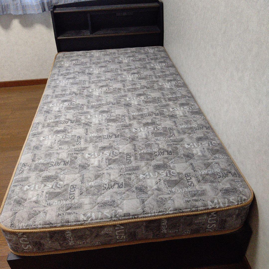 シングルベッドとマットレス  引き出し２枚付き