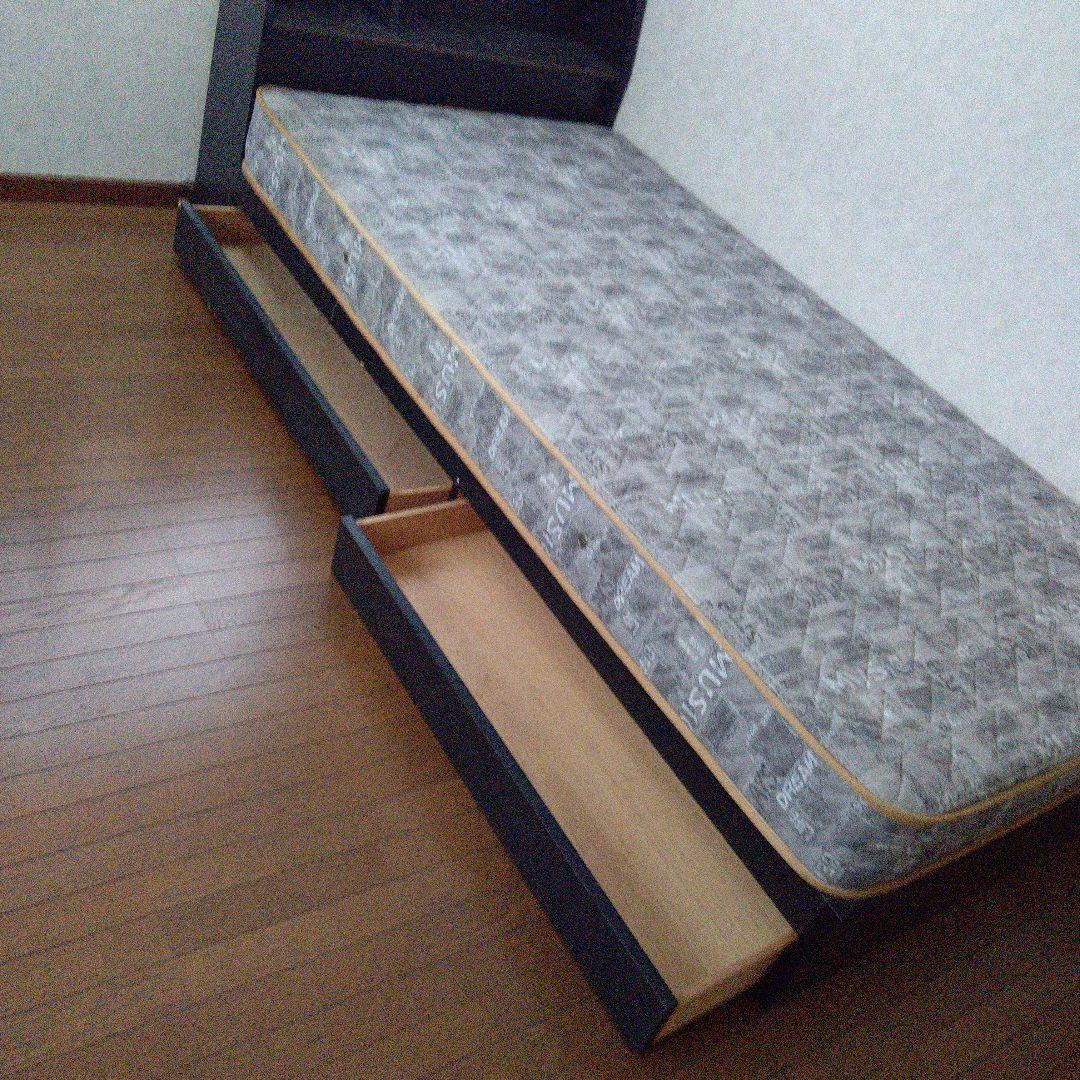 シングルベッドとマットレス  引き出し２枚付き