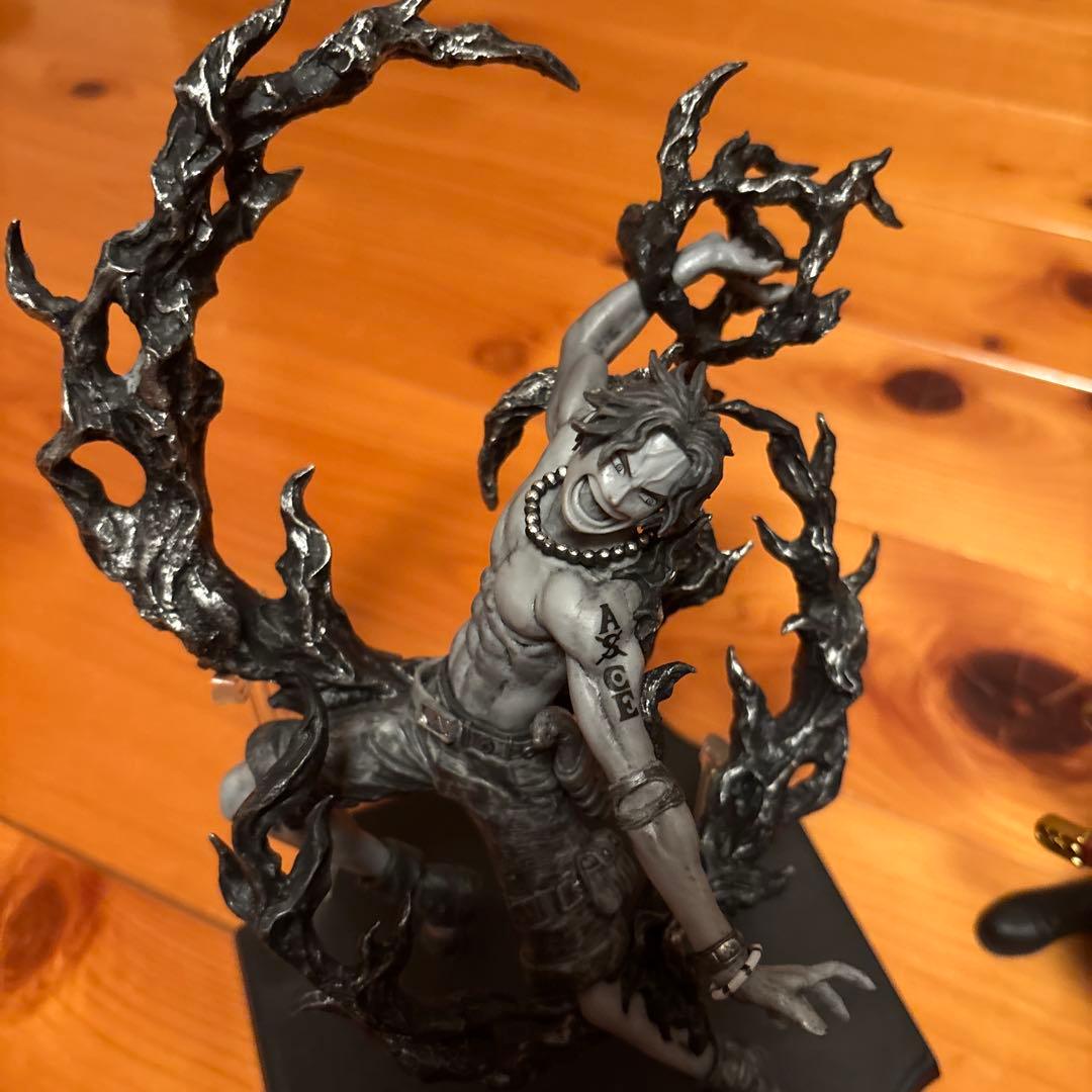 ワンピース フィギュア 炎のキャラクター