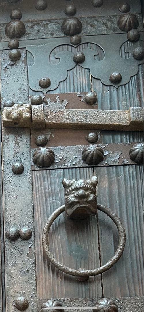 限定セール中博物館級の存在感。金庫扉で作った、重厚感とビンテージ感たっぷりの座卓