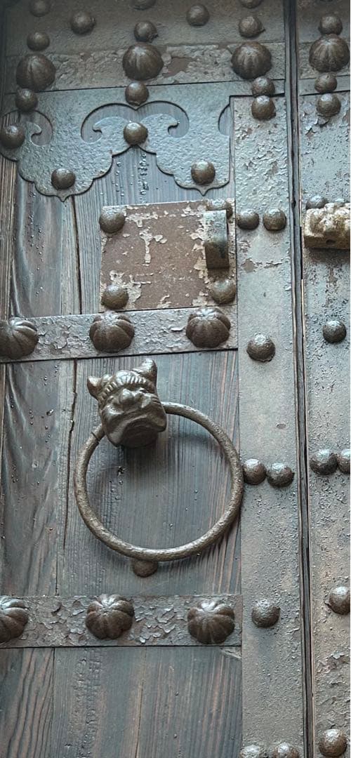 限定セール中博物館級の存在感。金庫扉で作った、重厚感とビンテージ感たっぷりの座卓