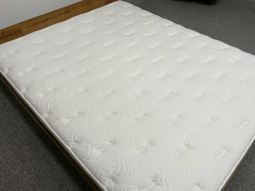 T7898☆展示品☆レガリア☆インシグニア☆キングスダウンクイーンマットレスレス