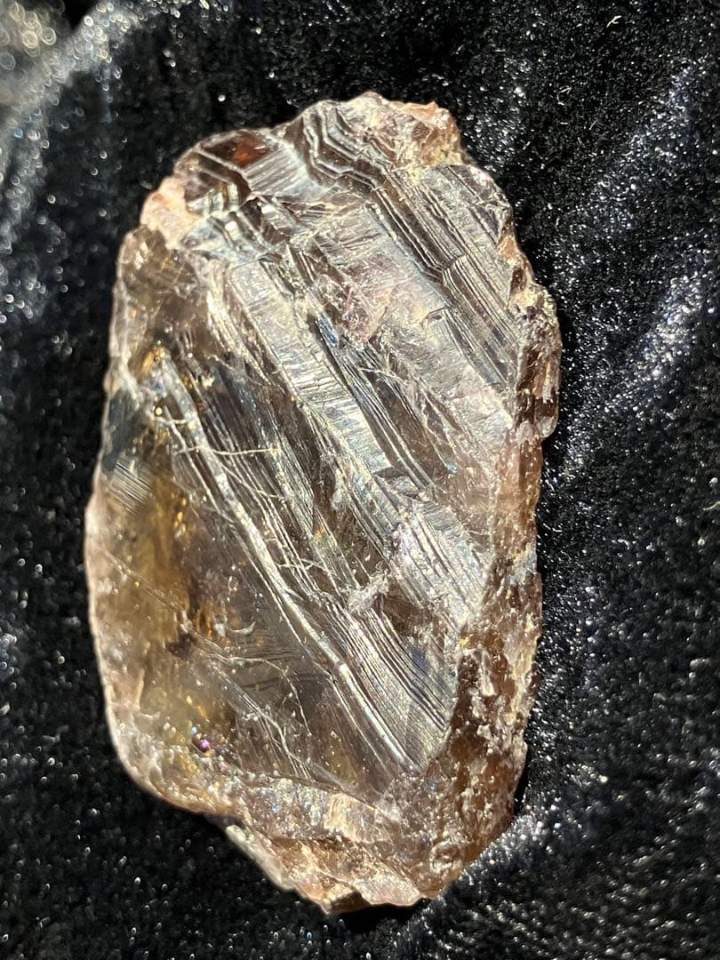 アキシナイト　原石　天然石　パワーストーン　目標達成への後押し　集中力　忍耐力