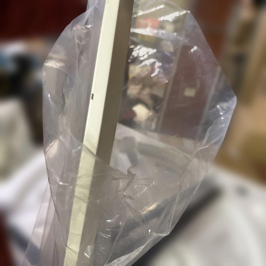 円形ホワイトテーブル