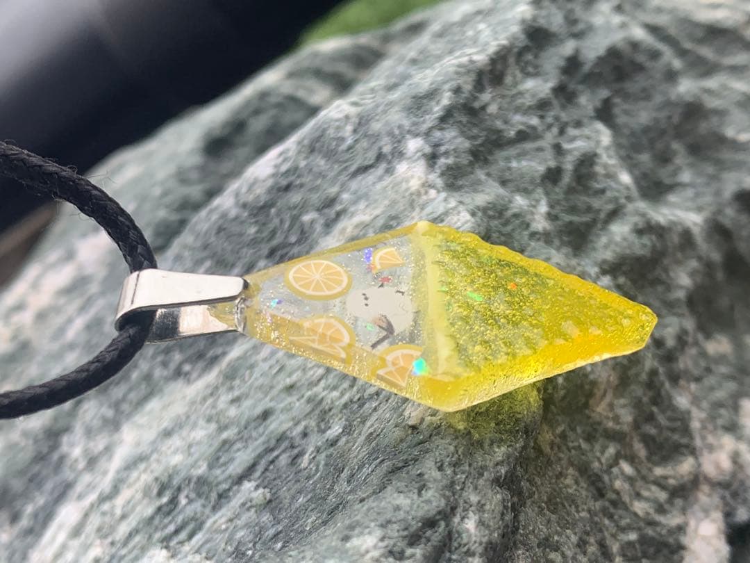 レジンネックレスNo.731ダイヤのレモネード シマエナガ レモン 炭酸