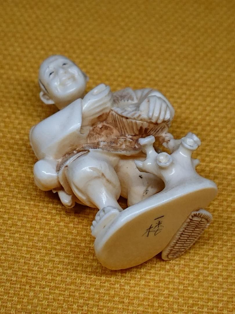 人形　 細密彫刻　根付　天然素材　置物　インテリア　工芸品　美術品　A2982