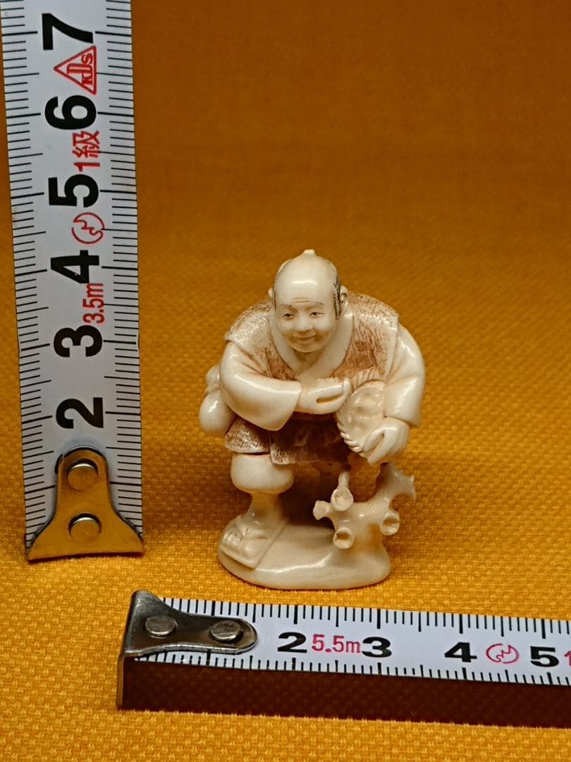 人形　 細密彫刻　根付　天然素材　置物　インテリア　工芸品　美術品　A2982