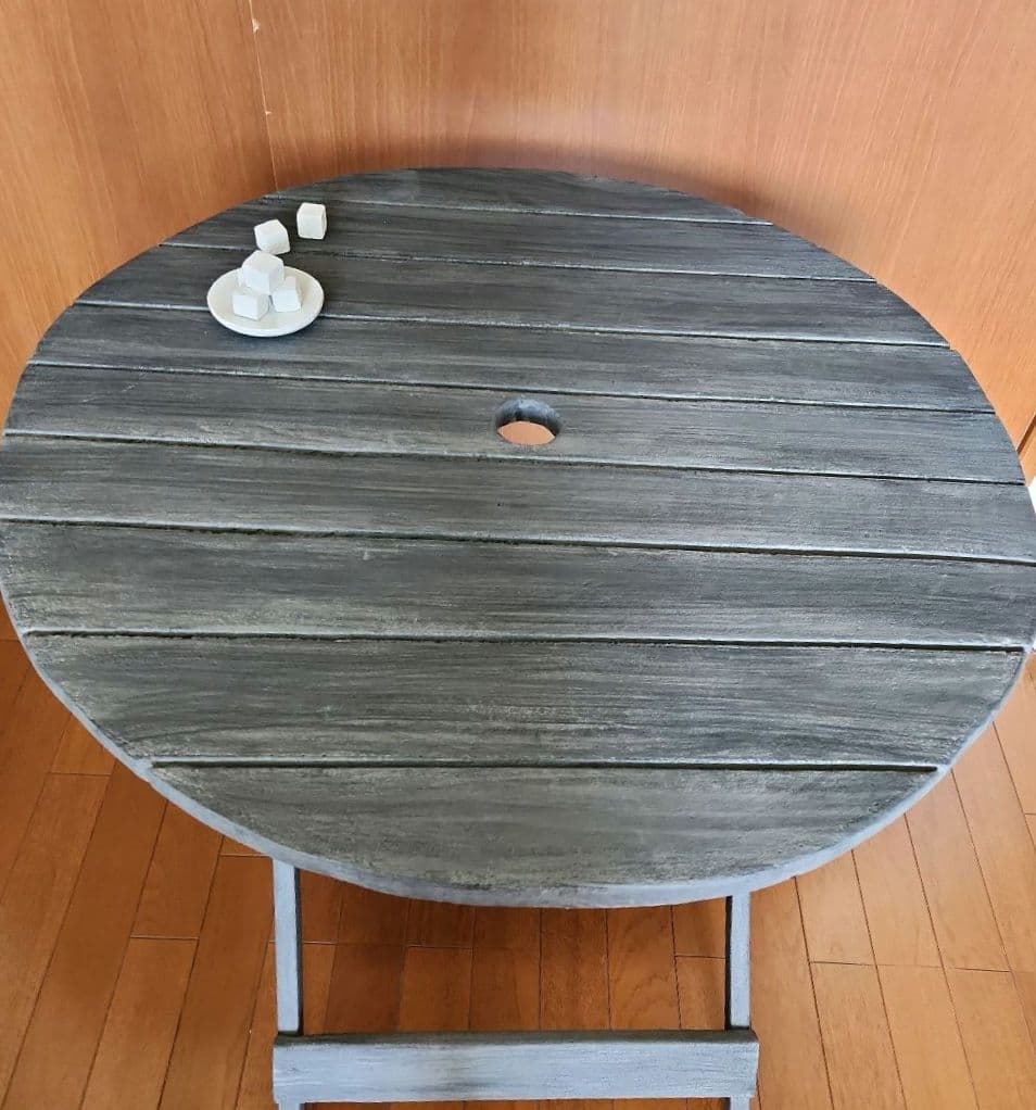 フェイク 机 アート 作品 発泡スチロール テーブル アート 作品