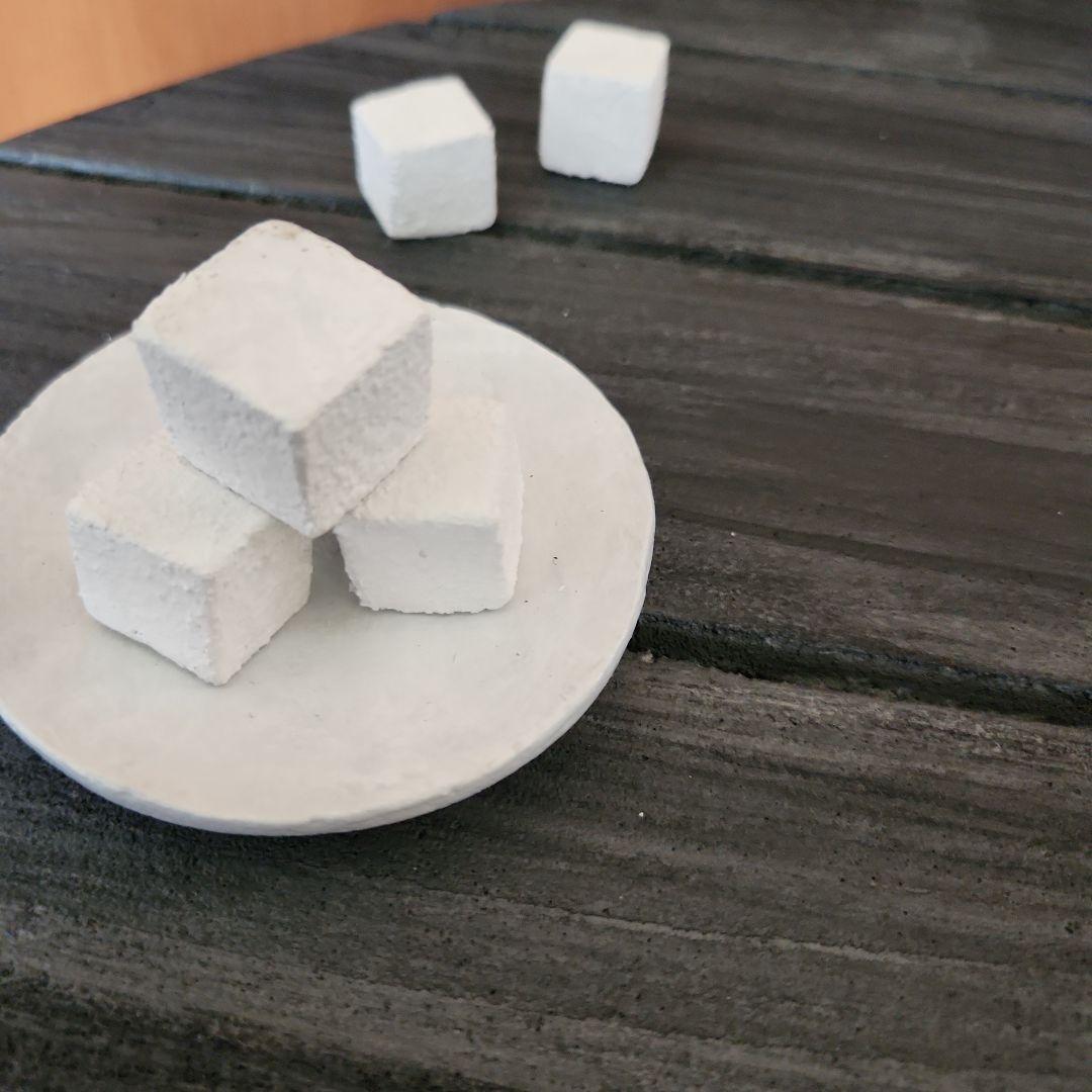 フェイク 机 アート 作品 発泡スチロール テーブル アート 作品